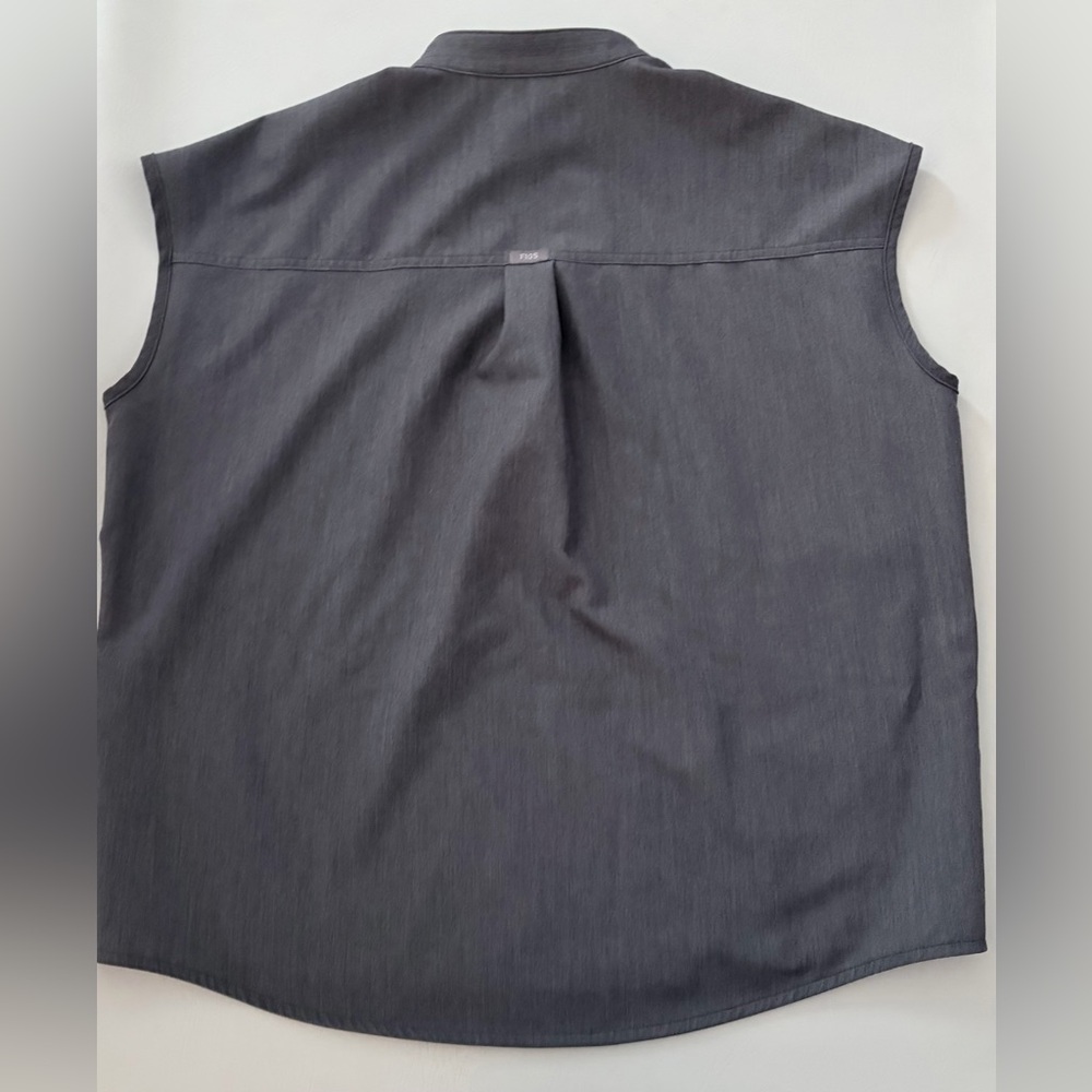 Figs Scrubs Women’s Top Rafaela Oversized Scrub Top Graphite size Small - Picture 5 of 7
